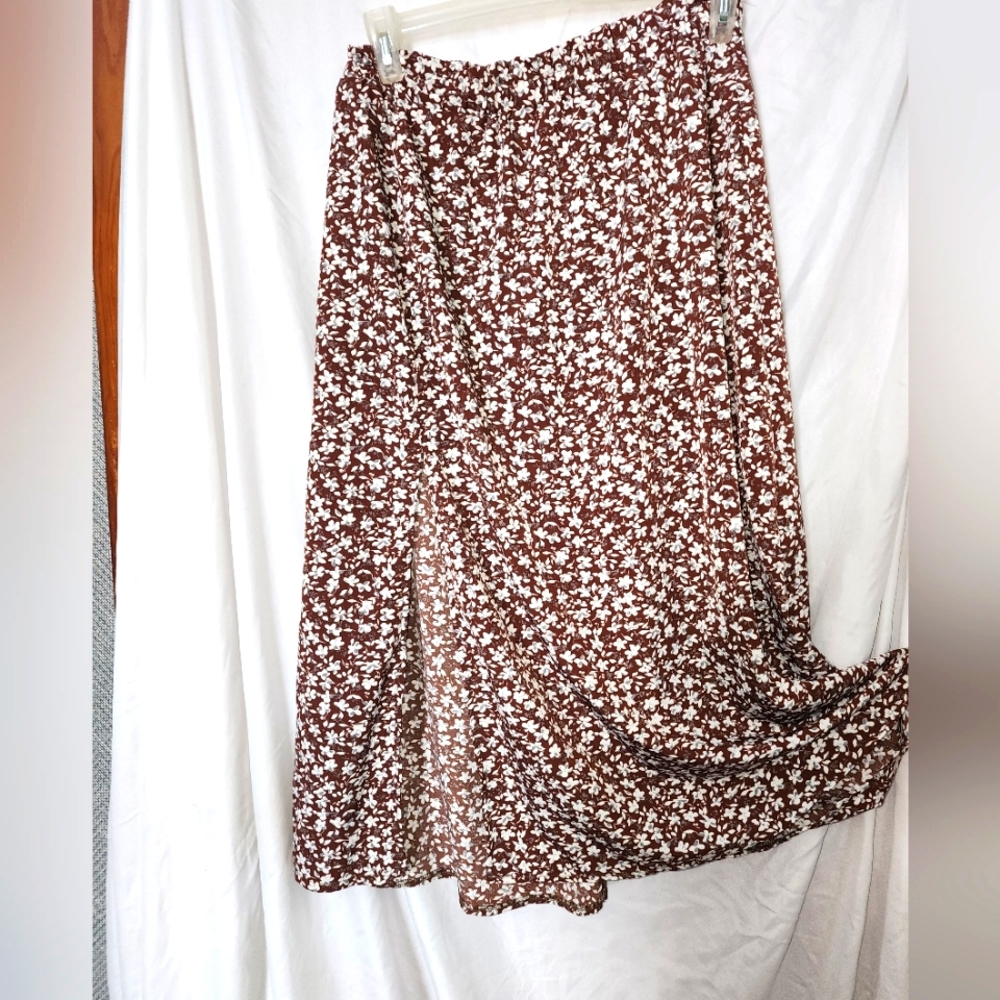 Split Flower skirt in brown white gray